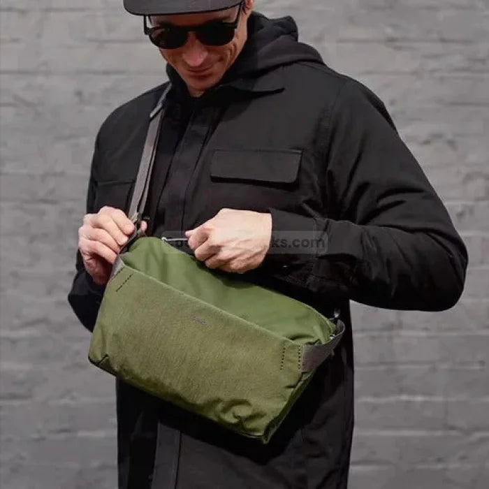 Explorer Messenger Bag - Field green